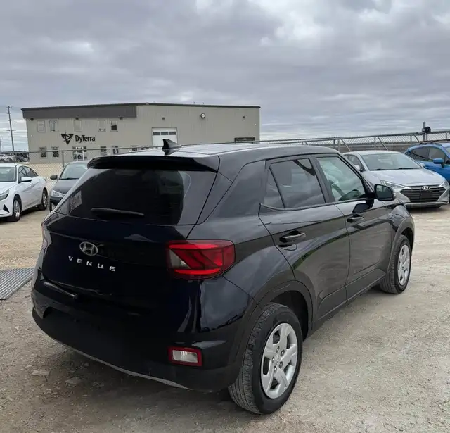 2021 Hyundai Venue Essential - Photo 6