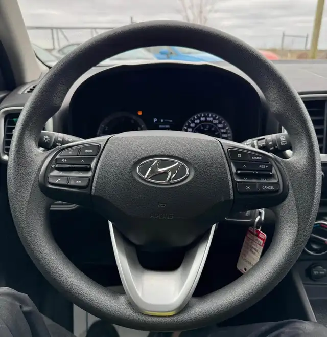 2021 Hyundai Venue Essential - Photo 10