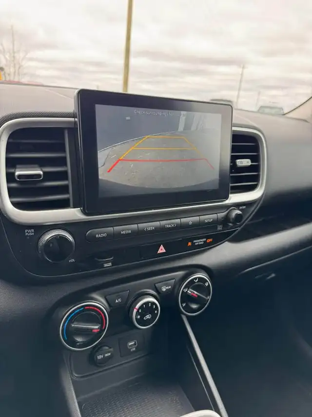 2021 Hyundai Venue Essential - Photo 11