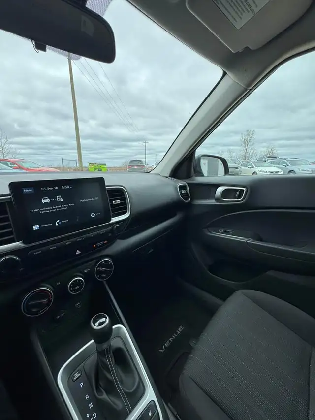 2021 Hyundai Venue Essential - Photo 12