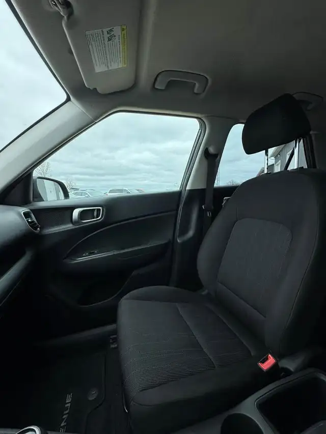 2021 Hyundai Venue Essential - Photo 13