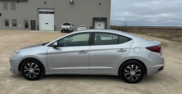2020 Hyundai Elantra SE - Photo 4