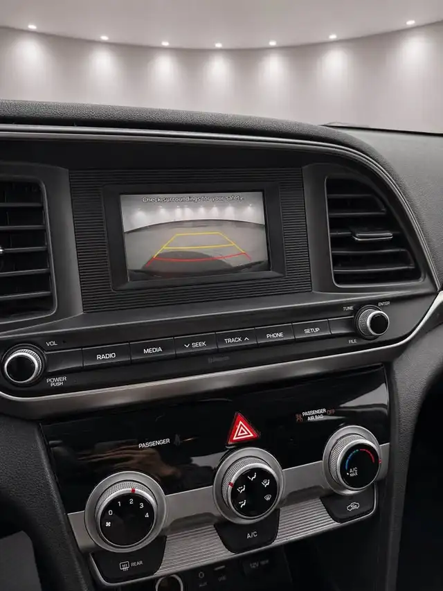 2020 Hyundai Elantra SE - Photo 9