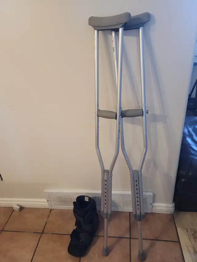 KNEE SCOOTER   CRUTCHES   WALKING BOOT - Photo 4