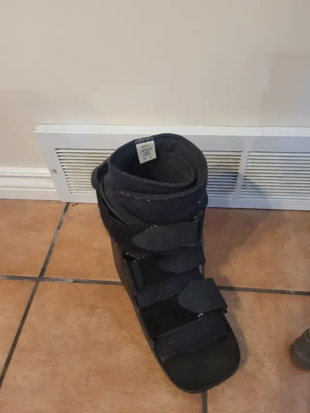 KNEE SCOOTER   CRUTCHES   WALKING BOOT - Photo 5