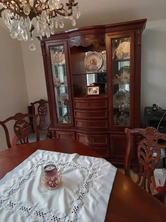 Elegant Solid Oak & Cherry Wood Dining Room Set – $1,500 OBO