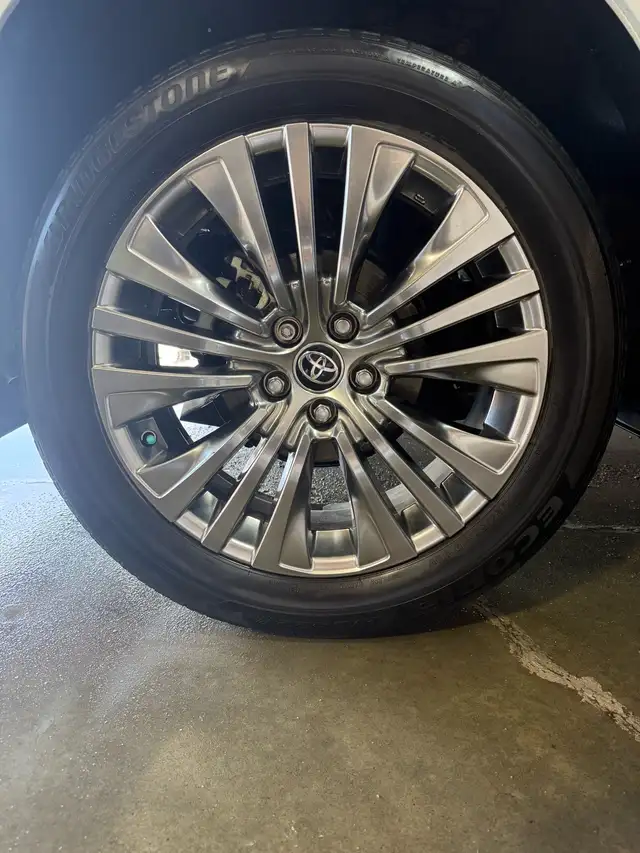 $39,999 – 2022 Toyota Venza Limited Hybrid AWD | Fully Loaded | - Photo 8