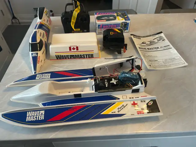 Wave Master Radio Control Speed Boat - Photo 6