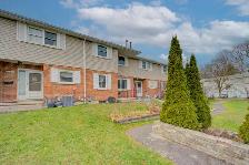 Townhouse For Sale in Kitchener 3 Bb/2Bath