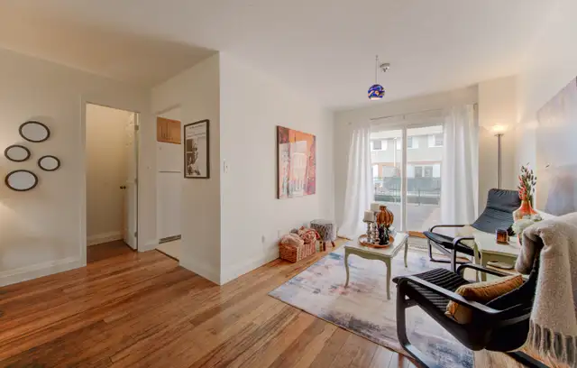 Townhouse For Sale in Kitchener 3 Bb/2Bath - Photo 3