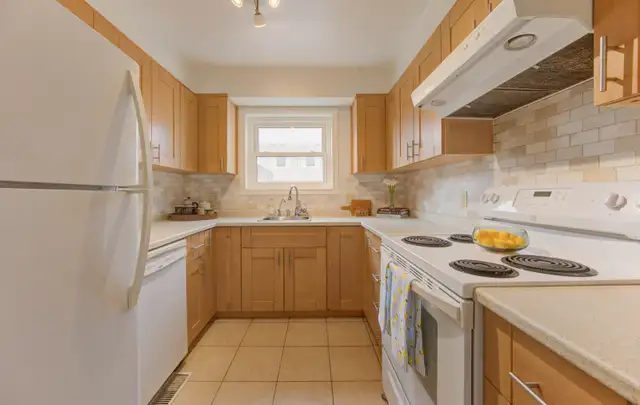 Townhouse For Sale in Kitchener 3 Bb/2Bath - Photo 4