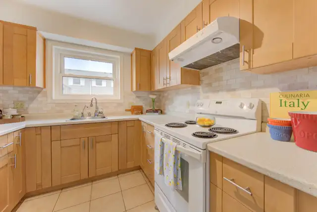 Townhouse For Sale in Kitchener 3 Bb/2Bath - Photo 5