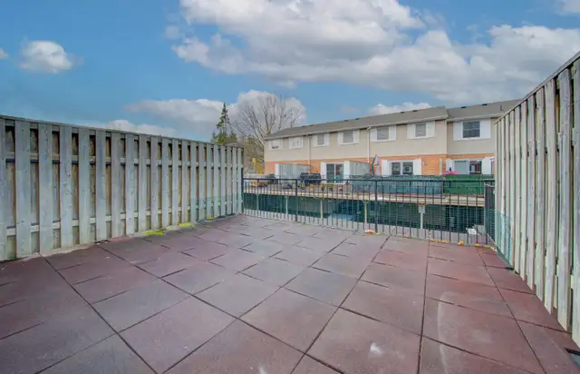 Townhouse For Sale in Kitchener 3 Bb/2Bath - Photo 9