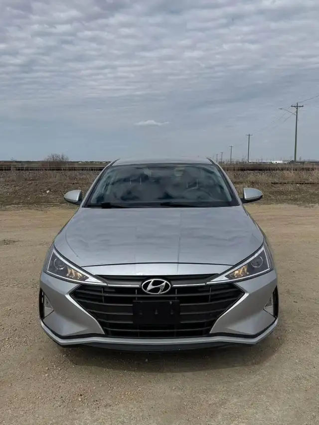 2020 Hyundai Elantra Essential - Photo 2