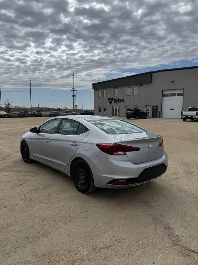 2020 Hyundai Elantra Essential - Photo 4