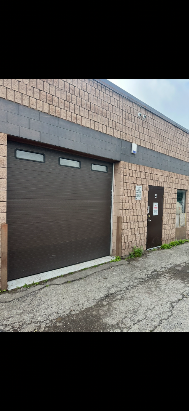 PRIVATE COMMERCIAL / INDUSTRIAL UNITSWARDEN & LAWRENCE – SCARBOR - Photo 2