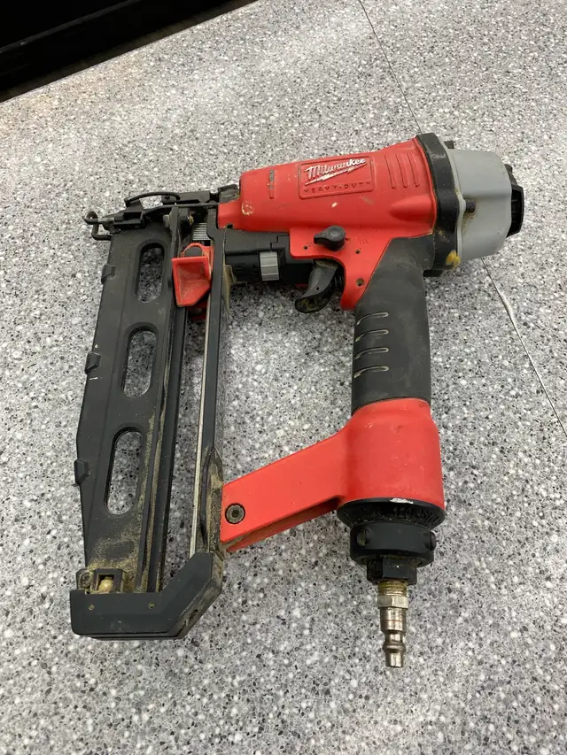 Milwaukee 7145 Straight Finish Nailer