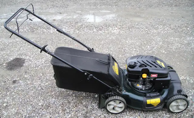 YARDWORKS SELF PROPELLED GAS LAWN MOWER - Photo 2