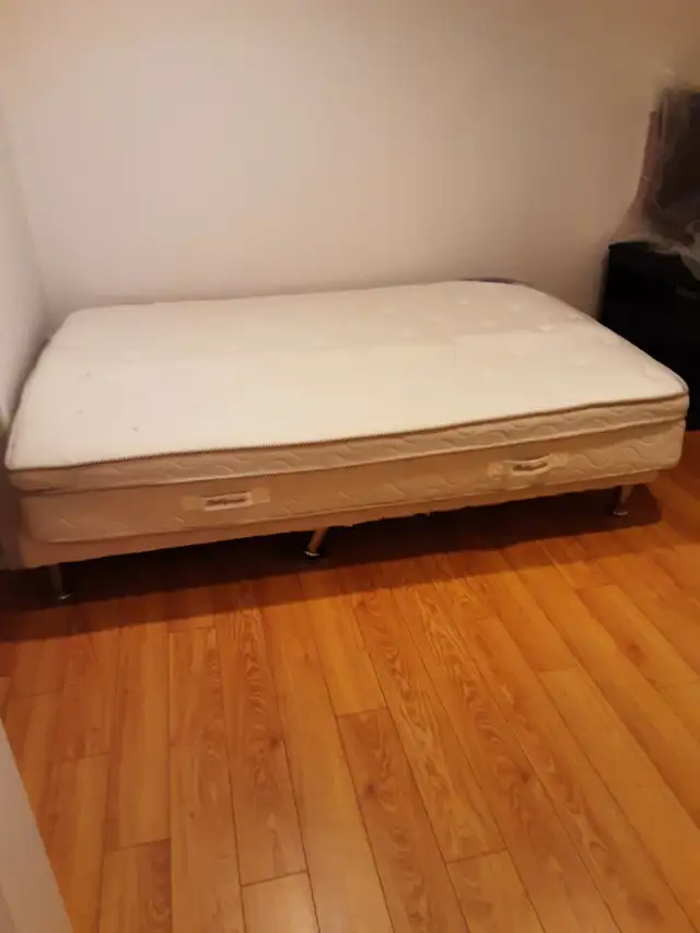 Lit double avec matelas a donner - Photo 2
