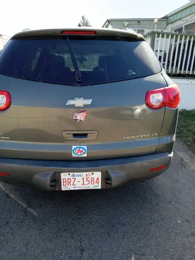 2011 Chevy Traverse - Photo 2