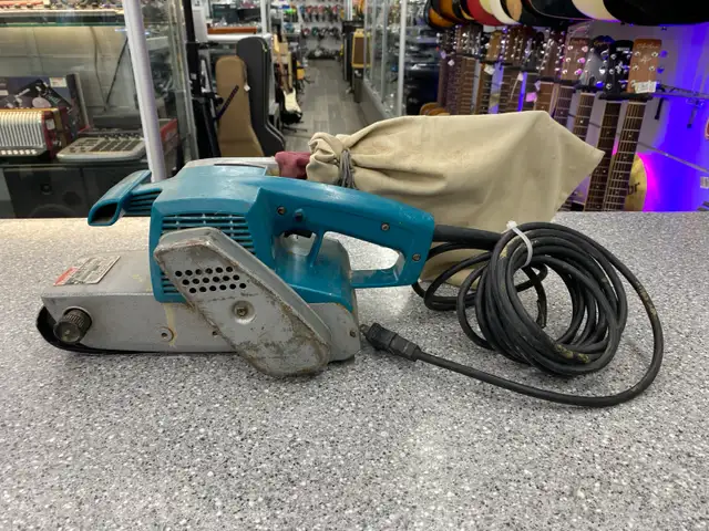 Makita 9924DB Belt Sander