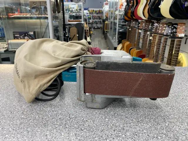 Makita 9924DB Belt Sander - Photo 3
