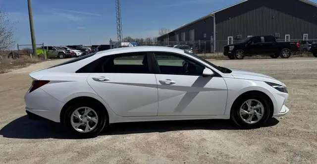 2021 Hyundai Elantra Essential - Photo 8