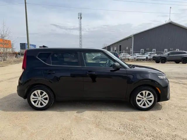 2022 Kia Soul LX - Photo 3