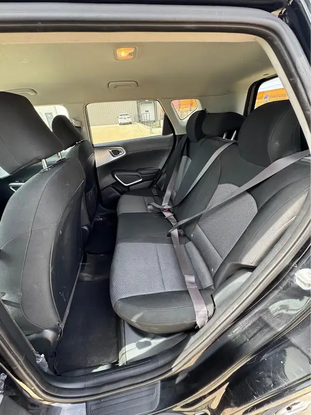 2022 Kia Soul LX - Photo 11