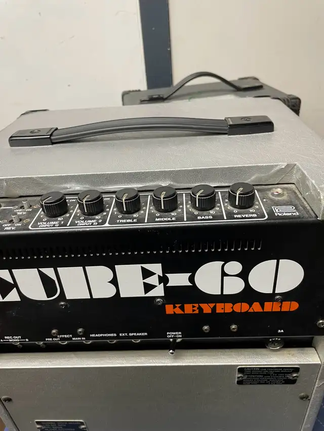 Roland Cube 60 - Photo 2