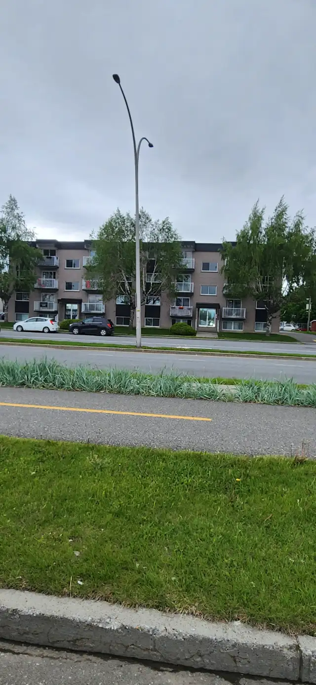Beau logement 4 1/2 à loué face au Galerie St-Hyacinthe - Photo 6