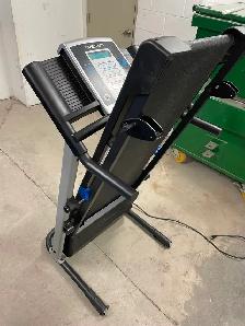 Beautiful treadmill like new - Photo 4