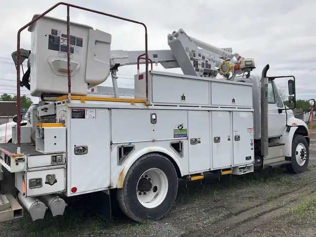 2016 International 4400 Altec T441M Bucket Truck - Photo 4