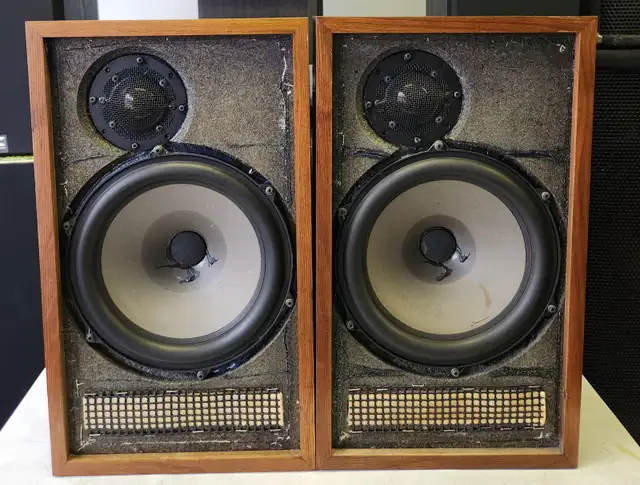 DYNACO A-25 BOOKSHELF SPEAKERS