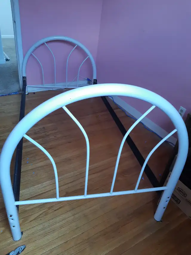 SINGLE METAL BED FRAME (New)