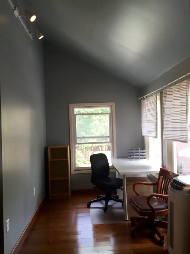 Downtown Shared Furnished 2 Bedroom (Heat&Water incl) - Photo 9