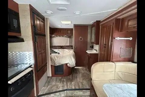2016 Forest River Sunseeker 2290S Class C Motorhome - Photo 3