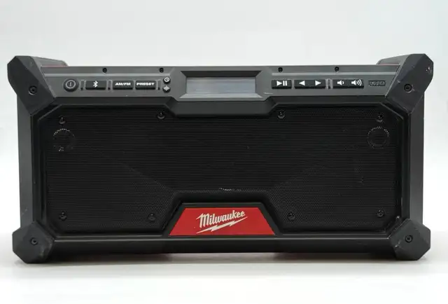 Milwaukee 2952-20 M18 18-Volt Cordless Jobsite Radio $219 - Photo 4