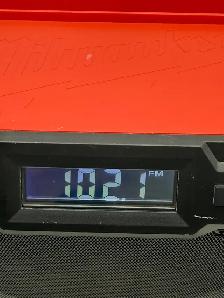 Milwaukee 2952-20 M18 18-Volt Cordless Jobsite Radio $219 - Photo 10