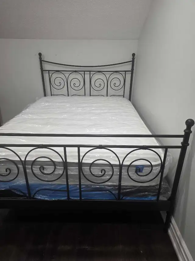 Fully furnished room in Brampton