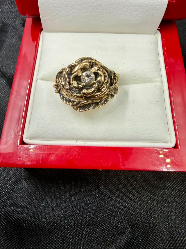 Women's Vintage 14K Gold Flower Ring with Diamond~Size 6