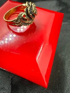 Women's Vintage 14K Gold Flower Ring with Diamond~Size 6 - Photo 3