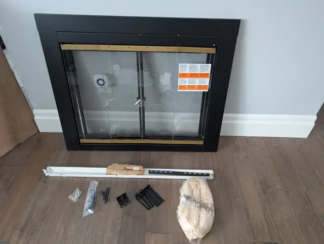 Brand New Arrington Medium Fireplace Glass Door For Sale - Photo 2