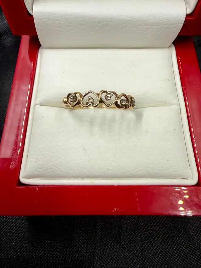 Women's 10K Gold Heart Band with Diamonds~Size 7