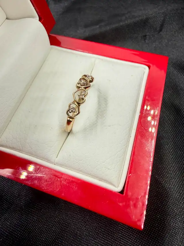 Women's 10K Gold Heart Band with Diamonds~Size 7 - Photo 2