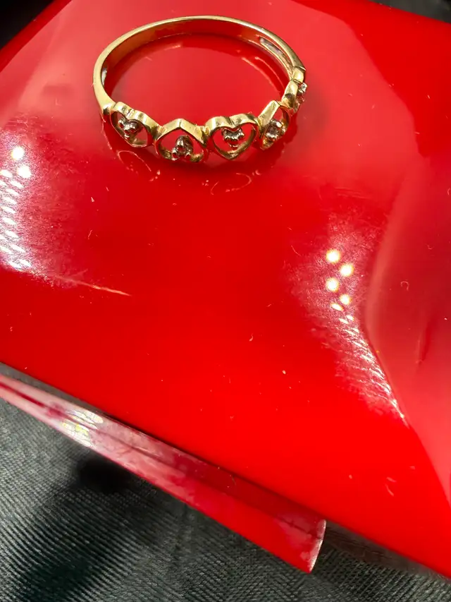 Women's 10K Gold Heart Band with Diamonds~Size 7 - Photo 3