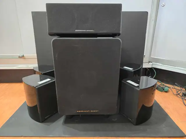 ALUMNI SUB W 5 PIECE SPEAKER SET