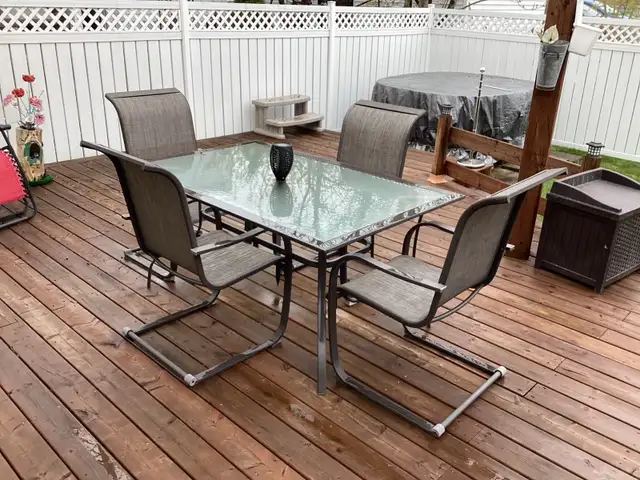 table à patio $180.00