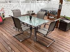 table à patio $180.00
