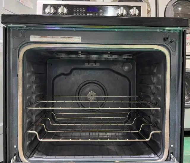 Whirlpool Glass Top Stove YWFE745H0FS0 (S4226) - Photo 2